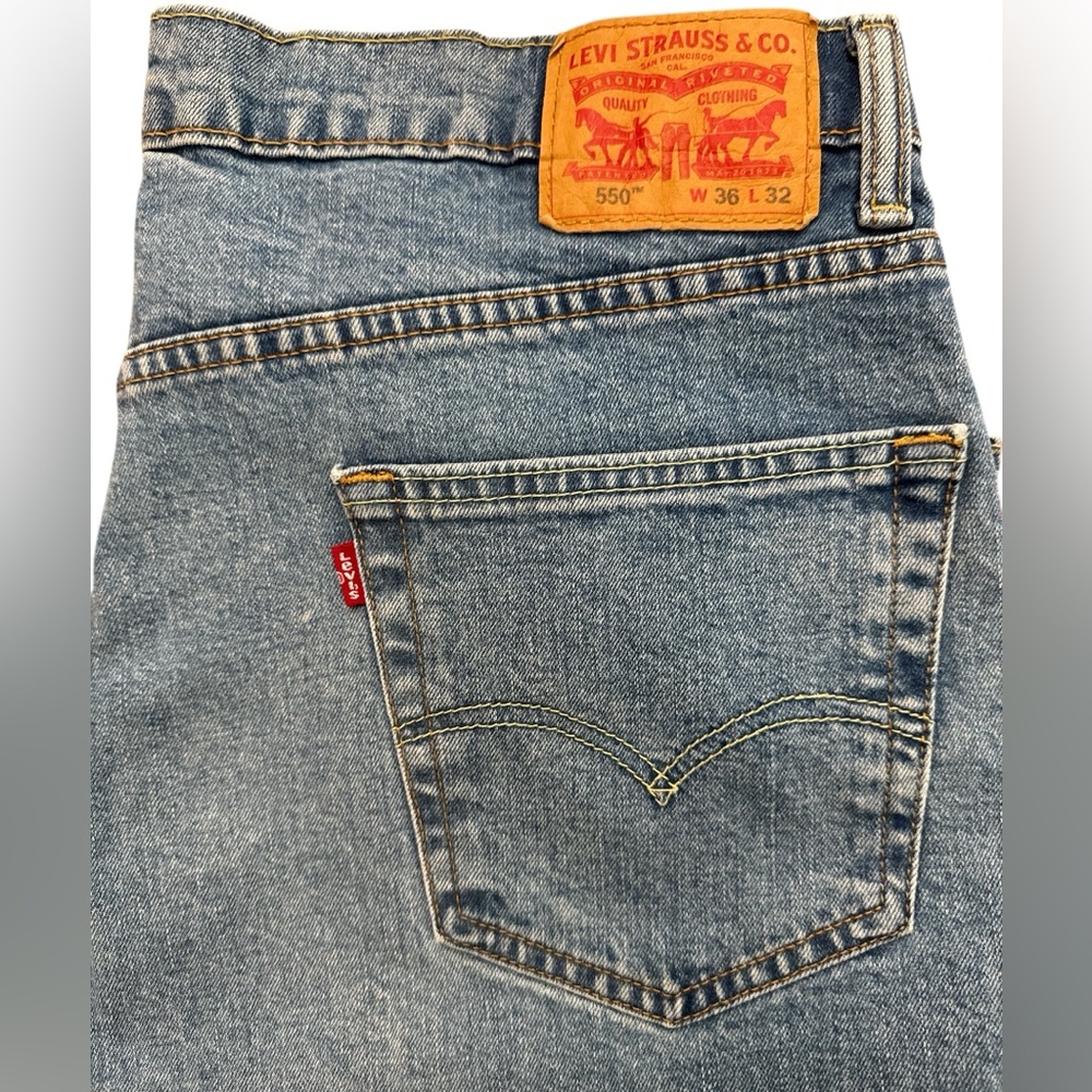 Levi’s 550‎ Denim Jeans Men’s Size 36x32 500 Series Medium Wash Denim Jeans